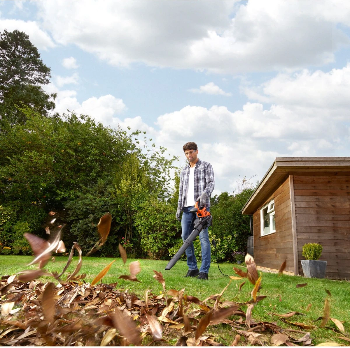 Black & Decker BLACK+DECKER BEBLV300SB-QS Bladblazer - 404 Km/u - 3000W - Zuig-/blaasfunctie - Gesnoerd - Afbeelding 8