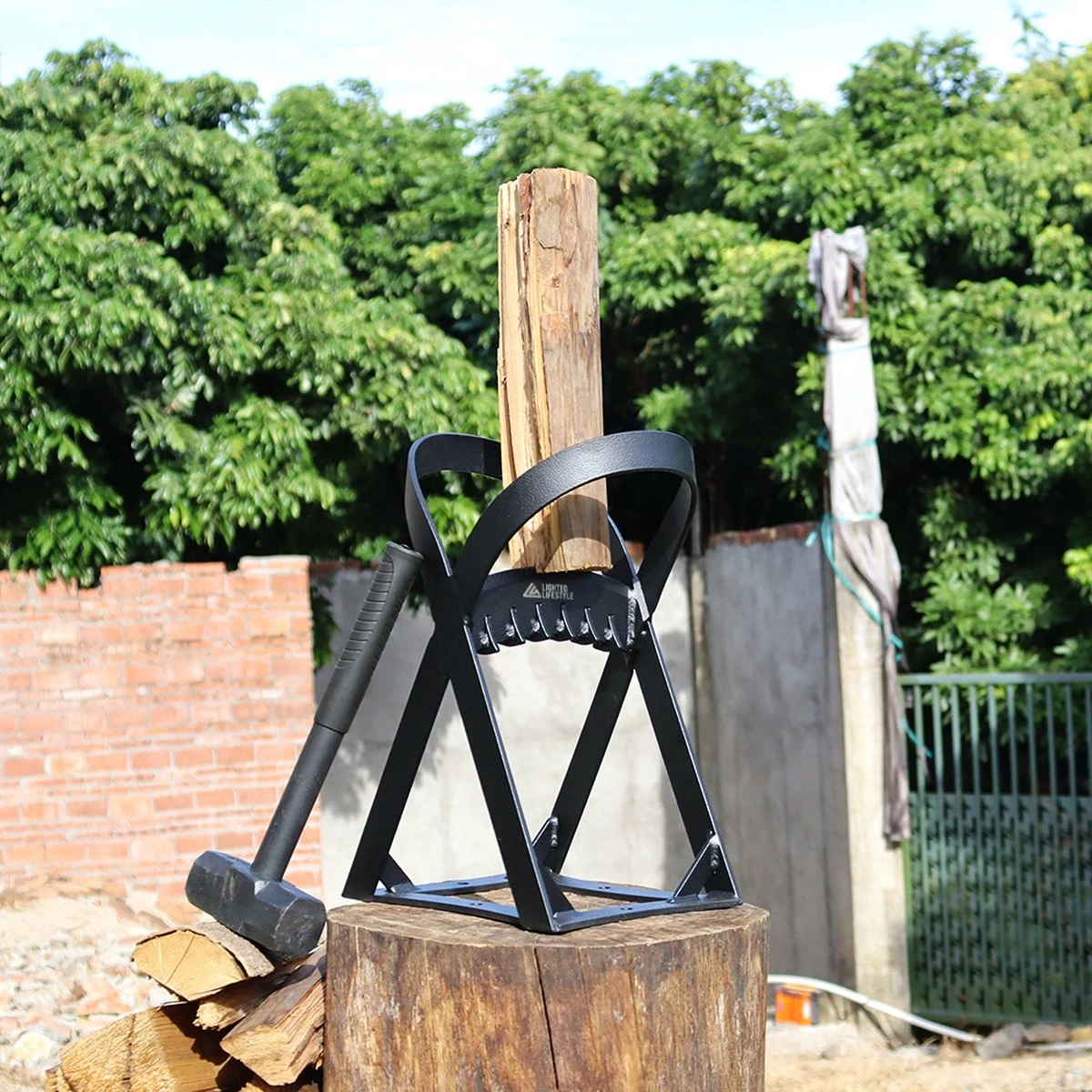Lighted Lifestyle™| Houtklover Voor Aanmaakhout Incl. Kloofhamer - Houtsplijter - Houtkliever - Snel Haardhout - Gietijzer - Incl. Schroeven - Afbeelding 5